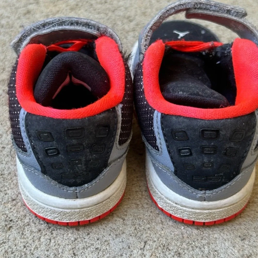 Nike air‎ Jordan toddler 4c gray/black/coral 351028-048